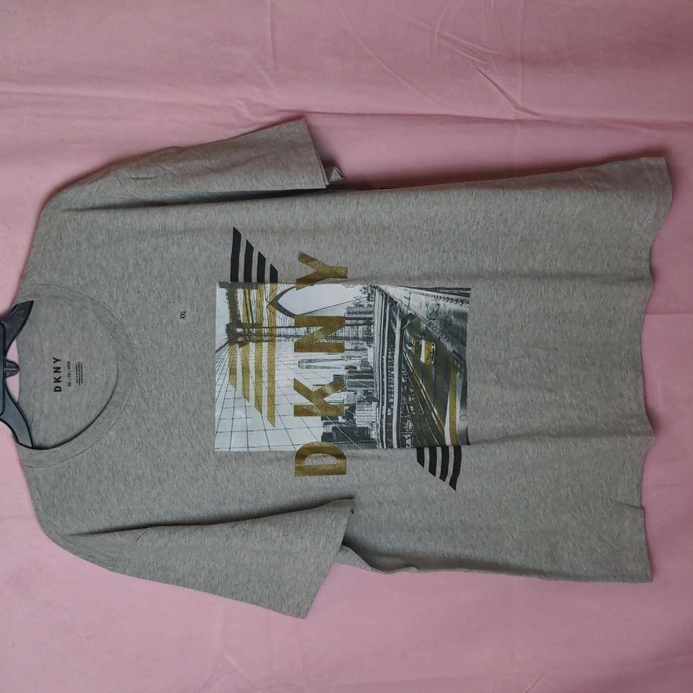 DKNY Light Gray Short Sleeve Crew Neck Cityscape Graphic Tee size 2XL